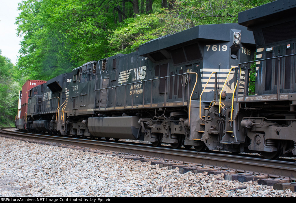 NS 7619 trails on 277